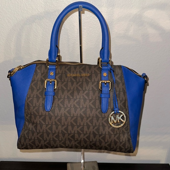 Michael Kors Handbags - Michael Kors Women's Ciara Medium Messenger Crossbody Bag
